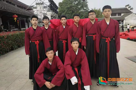 嘉兴职业技术学院工商与旅游学院90名学子志愿服务西塘汉服文化周开幕式