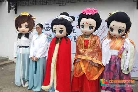 嘉兴职业技术学院工商与旅游学院90名学子志愿服务西塘汉服文化周开幕式