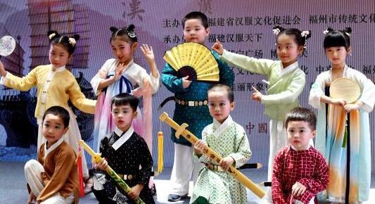 “汉礼之韵”儿童汉服秀亮相海上丝绸之路汉服文化节