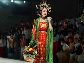 山东曹县三分天下汉服市场,一件汉服卖3.5万,年入千万不是梦