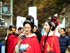 峨冠博带广袖飘飘,来金秋的神农架赴一场跨时空的汉服盛宴吧