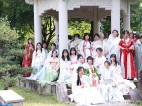 学校汉服社“花朝节”美呆了