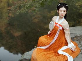 欧洲媒体关注中国传统服饰热潮：中国年轻人正在复兴传统文化