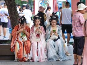 汉服风潮:传统文化的魅力与年轻人的新宠
