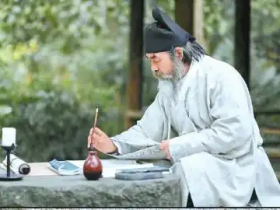 成都69岁“汉服爷爷”火出圈:穿汉服十年 穿的是传统文化的自信