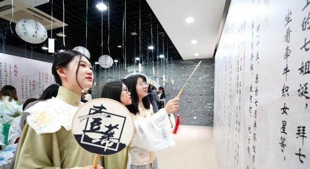 大学生自创自办中华传统礼仪文化教育体验展开幕
