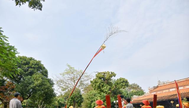 源于中国的春节习俗：只有越南保留下来，举行时民众穿汉服写汉字