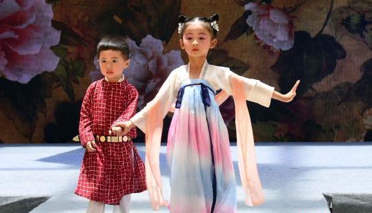 “汉礼之韵”儿童汉服秀亮相海上丝绸之路汉服文化节