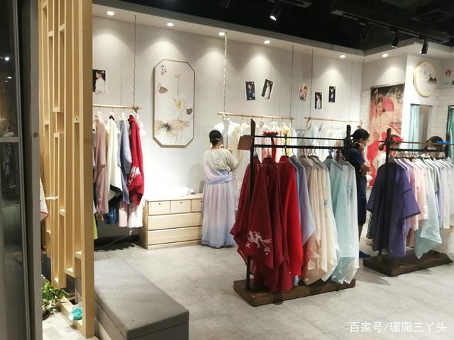 广州“网红”商场出现许多汉服年轻人