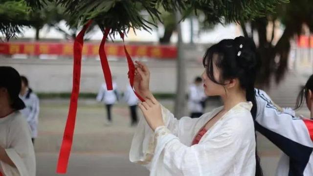 学校汉服社“花朝节”美呆了