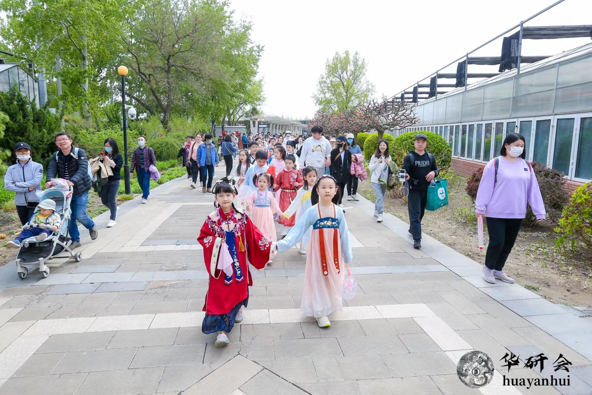 穿汉服游花海——世界花卉大观园花朝汉服文化节开启