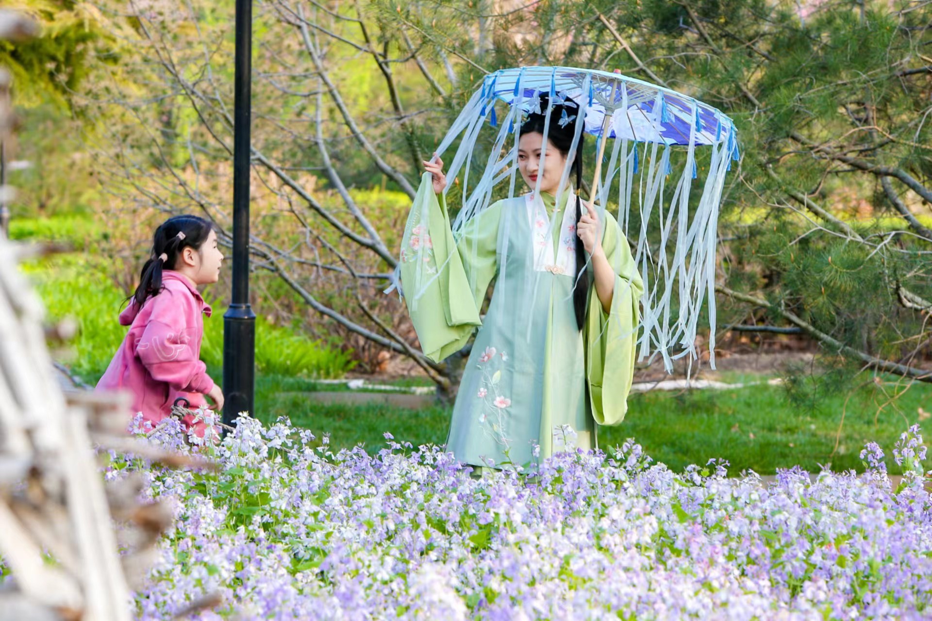 穿汉服游花海——世界花卉大观园花朝汉服文化节开启