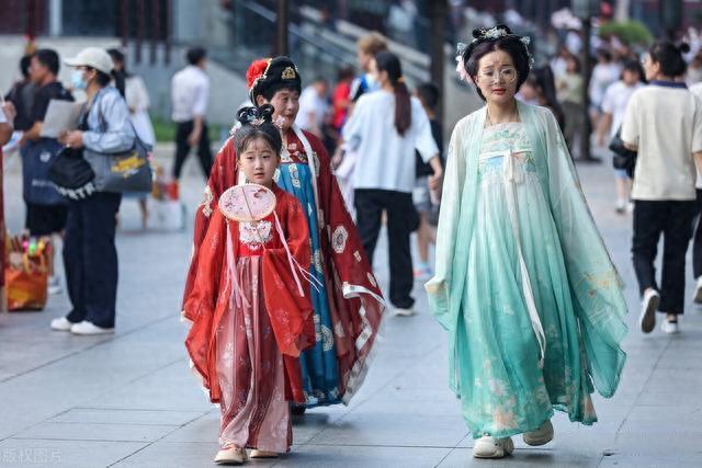汉服风潮:传统文化的魅力与年轻人的新宠